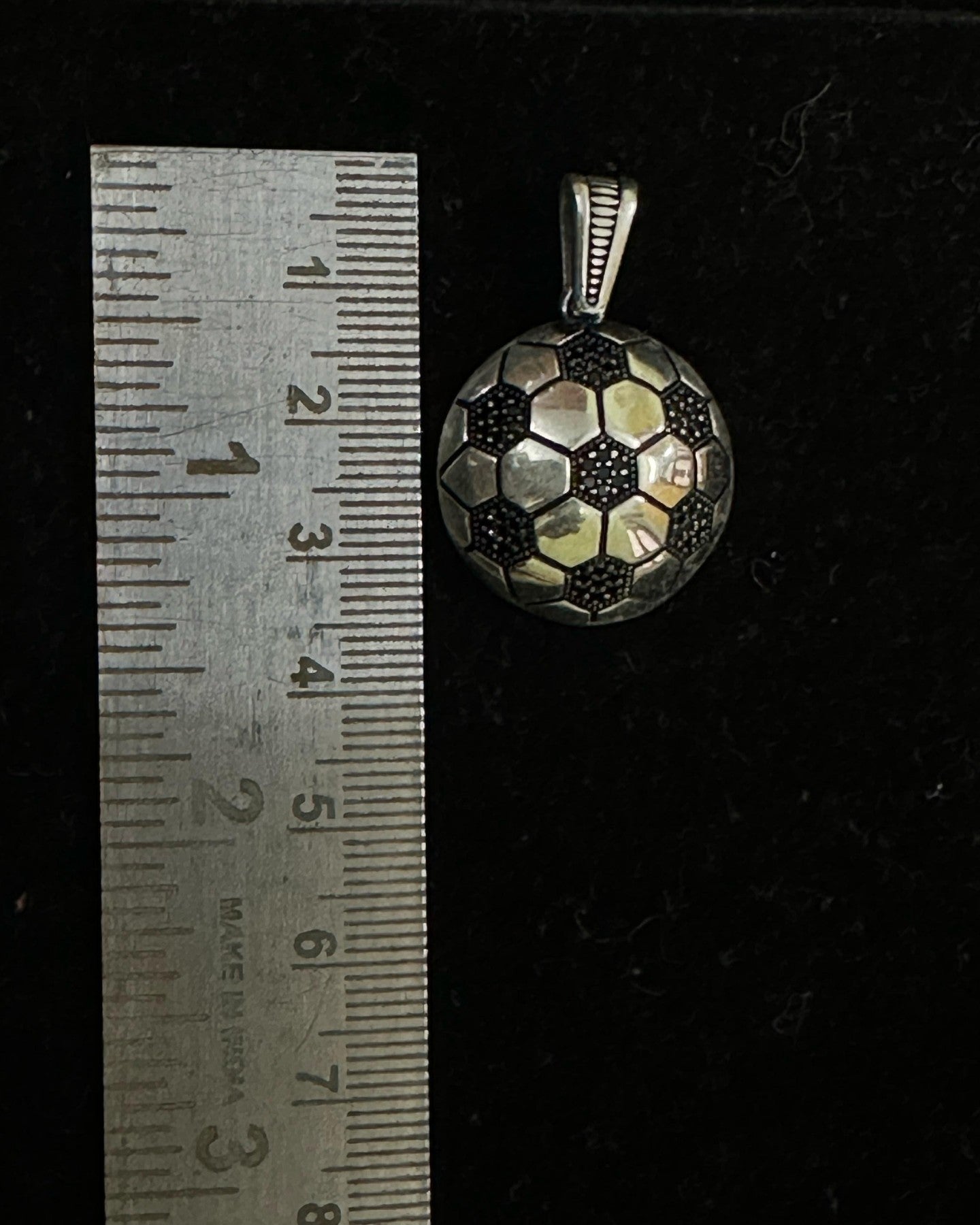Fifa Pendant